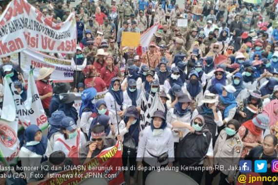 Ratusan Honorer K2 Geruduk Jakarta Menunggu Nasib di DPR - JPNN.COM