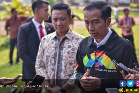 Jaket Baru Jokowi Boleh Juga, Bagi-Bagi, Pak! - JPNN.COM