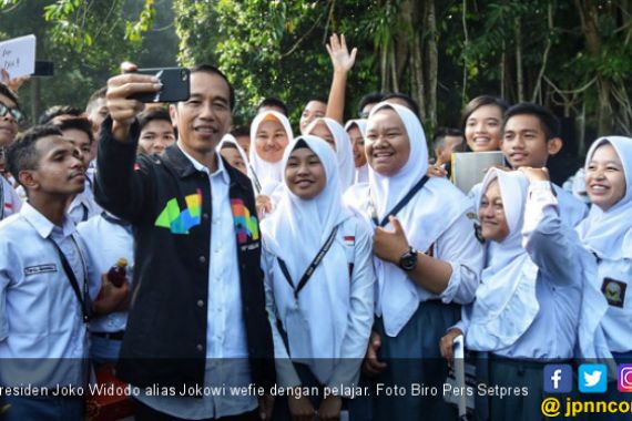 Tebar Ribuan KIP, Jokowi Cuma Bilang Ini ke Ratusan Guru - JPNN.COM
