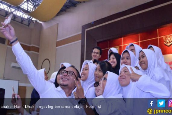 Seru! Sambil Ngevlog, Menaker Berbagi Ilmu Hubungan Industri - JPNN.COM