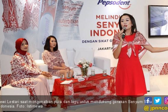 Dewi Lestari Ajak Masyarakat untuk Tersenyum - JPNN.COM
