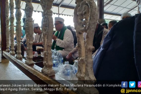 Ziarah ke Banten, Ini Doa Relawan untuk Jokowi - JPNN.COM