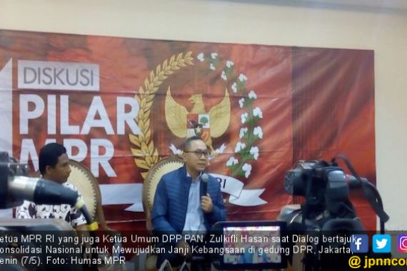 Keren jika Kaus ‘Lanjutkan’ dan ‘Ganti Presiden’ Foto Bareng - JPNN.COM