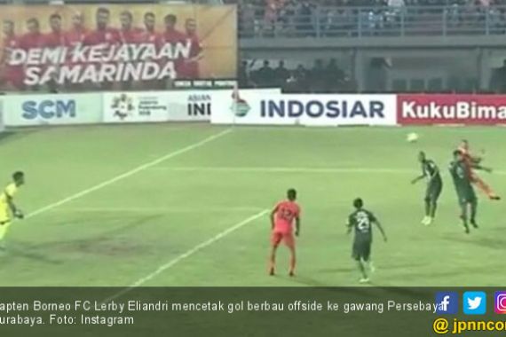 Silakan Nilai, Gol Borneo FC ke Persebaya Offside atau Tidak - JPNN.COM