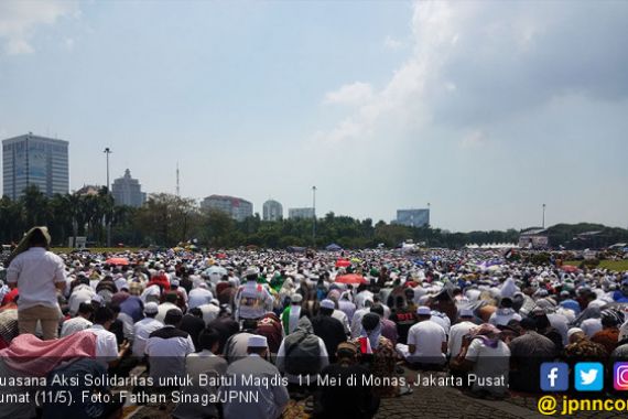 Anies Baswedan Ikuti Salat Jumat di Monas - JPNN.COM