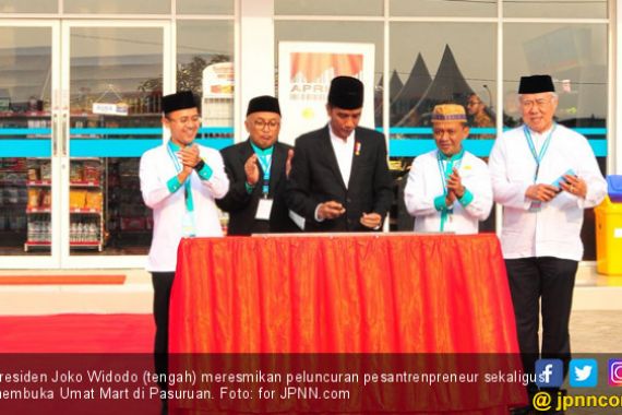 Jokowi: Pesantren di Indonesia Harus ada Umat Mart - JPNN.COM