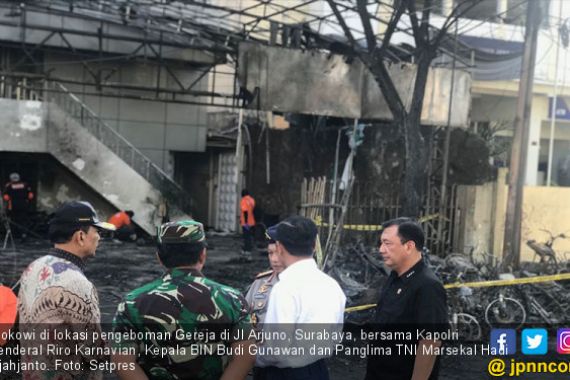 Jokowi Lihat Langsung Lokasi Bom Gereja di Surabaya   - JPNN.COM