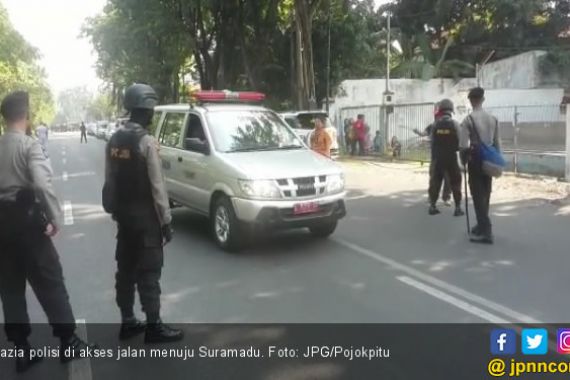 Anjing Pelacak K-9 Berjaga di Jembatan Suramadu   - JPNN.COM