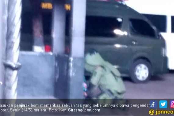 Tas Penabrak Pagar Mabes TNI AD Diperiksa Penjinak Bom - JPNN.COM