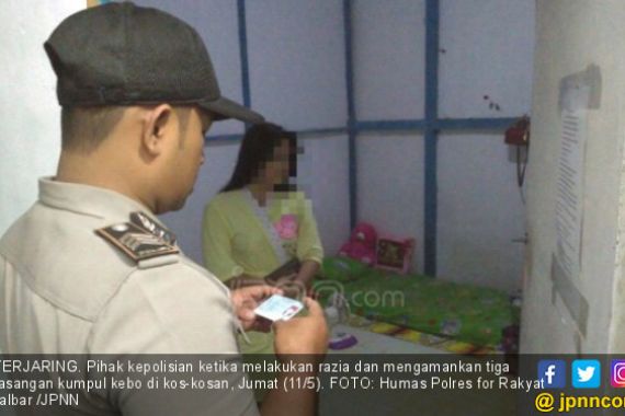 Kena Razia di Indekos, Si Wanita Hanya Pakai Piyama - JPNN.COM