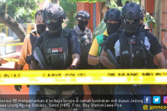 Usai Antar Istri, Terduga Teroris Ditembak Mati, Dor! - JPNN.COM