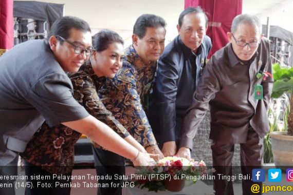 Bupati Cantik Berkomitmen Bantu Instansi Lain Terapkan PTSP - JPNN.COM