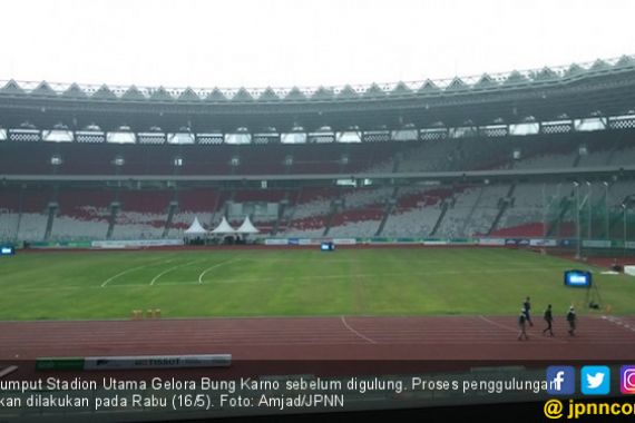 Usai Laga Persija vs Home United, Rumput SUGBK Digulung - JPNN.COM