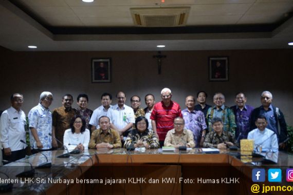 Sosialisasi Perhutanan Sosial, Menteri Siti Sambangi KWI   - JPNN.COM