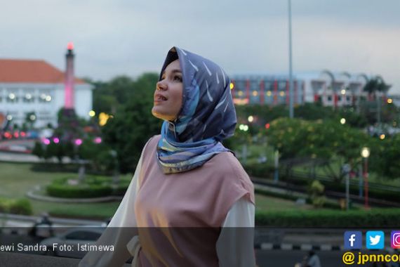 Dewi Sandra Ikhlas Jadi Pengganti ART - JPNN.COM
