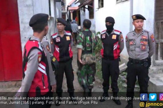 Polisi Duga Teroris Blitar Rencakan akan Rampok Bank - JPNN.COM