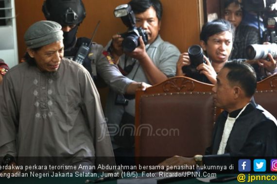 Secarik Kertas dari Aman Abdurrahman usai Dituntut Mati - JPNN.COM