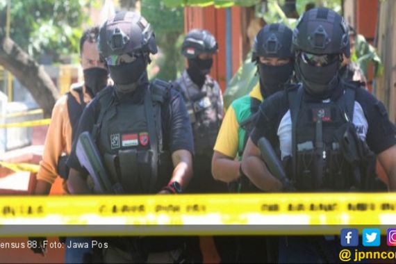 Sweeping Teroris: Tukang Bakso Ditangkap Usai Salat Jumat - JPNN.COM