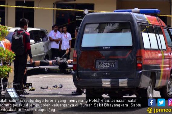 Empat Jasad Penyerang Polda Riau sudah Dimakamkan Keluarga - JPNN.COM