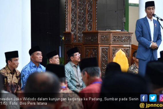 Di Padang, Jokowi Ditodong Pertanyaan soal TKA Tiongkok - JPNN.COM
