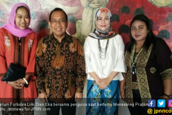 Desak Cepat jadi CPNS, Pentolan Bidan Desa PTT ke Istana - JPNN.COM