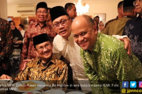 Zulkifli Hasan Bersyukur Pak Habibie Tetap Segar, Semangat - JPNN.COM