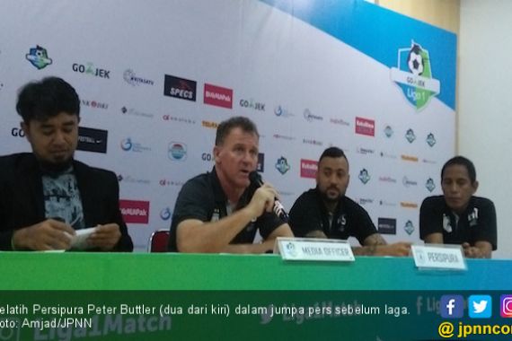 Manajemen Persipura Pecat Peter Buttler, Begini Alasannya - JPNN.COM