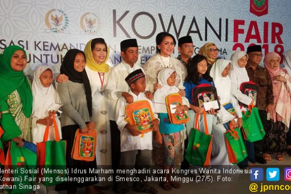 Mensos Bagikan Hadiah kepada 500 Anak Yatim Berprestasi - JPNN.COM