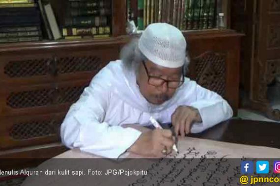  Alquran Raksasa Dibuat Dari 500 Kulit Ekor Sapi - JPNN.COM