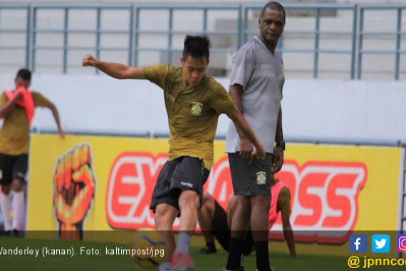 Warderley tak Menyesal Lepas Hapidin ke Persiraja - JPNN.COM