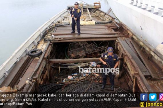 Bakamla Tangkap 8 Nelayan karena Curi Kabel Optik Bawah Laut - JPNN.COM