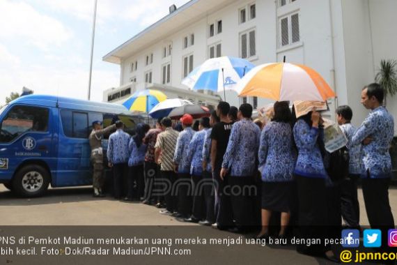 THR PNS Upaya Jokowi Raup Suara dari Kalangan Birokrasi? - JPNN.COM