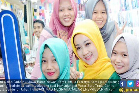 Ibu Cinta Kampanyekan Ridwan Kamil di Pasar Baru - JPNN.COM