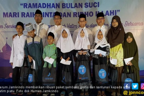 Jamkrindo Beri Ribuan Paket Sembako & Santunan Yatim Piatu - JPNN.COM