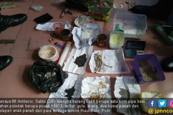 Densus Tetapkan Satu Tersangka dari 3 Terduga Teroris Riau - JPNN.COM