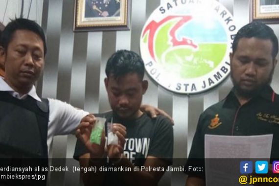 Polisi Ciduk Kurir yang Bawa Ratusan Butir Ekstasi di Jambi - JPNN.COM