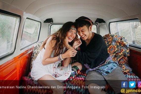 Nadine - Dimas Rupanya Menikah secara Buddha di Nepal - JPNN.COM