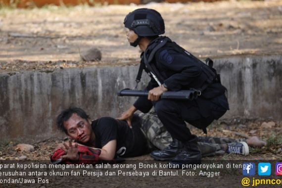 Mendekat ke Stadion, Bus Persebaya Dicegat Polisi - JPNN.COM