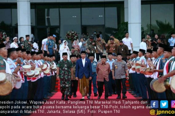 Jokowi Bersyukur Karena TNI dan Polri Solid Lawan Terorisme - JPNN.COM