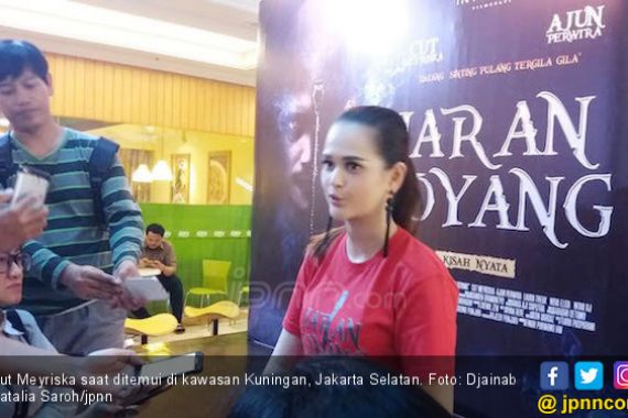 Cut Meyriska Kesulitan Menari di Film Jaran Goyang - JPNN.COM