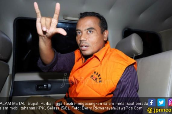 Salam Metal Bupati Tangkapan KPK Bikin Petinggi PDIP Murka - JPNN.COM