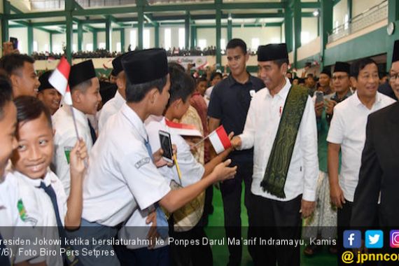 Silaturahmi ke Pesantren, Presiden Puji Ponpes Darul Ma'arif - JPNN.COM