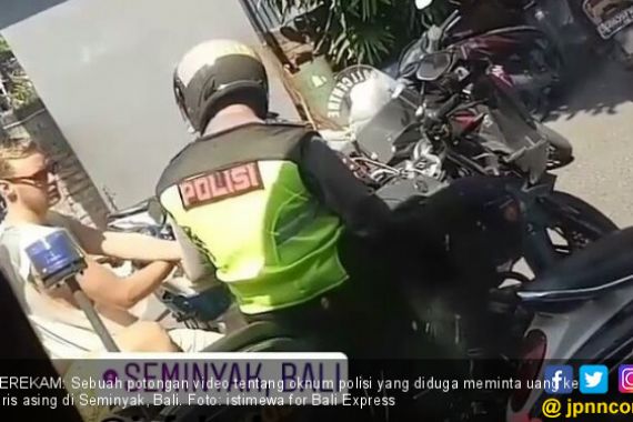 Ada Video Polisi Ngobrol dengan Turis, Konon demi Minta Duit - JPNN.COM