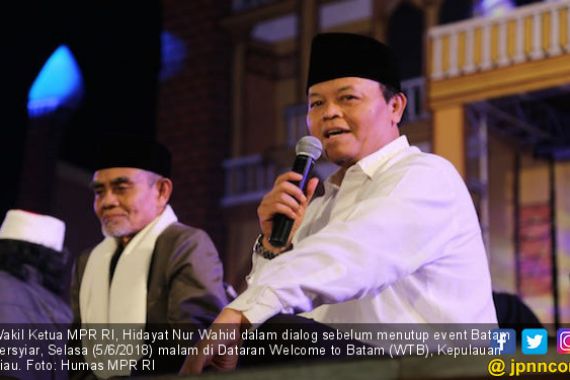 Ustaz HNW Sebut Indonesia Punya Potensi Perpecahan yang Luar Biasa Besar - JPNN.COM