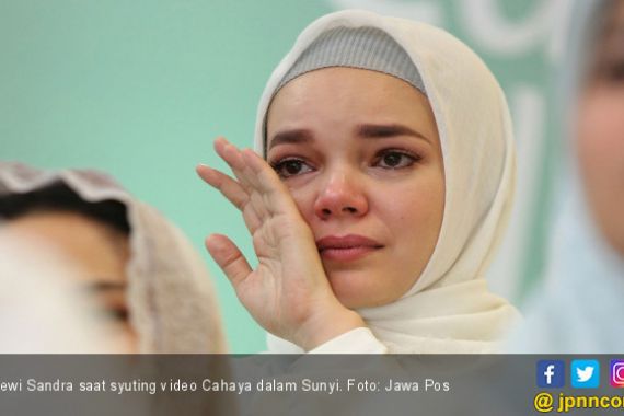Lion Air JT 610 Jatuh ke Laut, Dewi Sandra Ingatkan Kematian - JPNN.COM