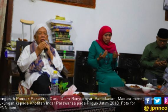 Penegasan Dukungan RKH Muhammad Syamsul Arifin ke Khofifah - JPNN.COM
