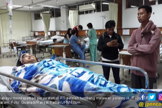 Istri Imam Masjid Duel dengan Perampok, Bersimbah Darah - JPNN.COM