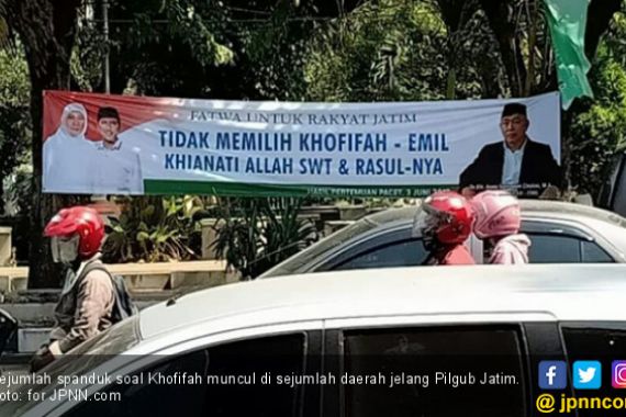 Panwaslu Copot Spanduk Serang Khofifah - JPNN.COM