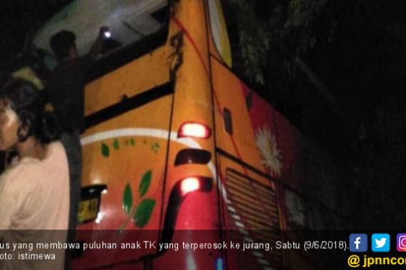 Bus TK Terjun ke Jurang di Sibolangit, Puluhan Murid Terluka - JPNN.COM
