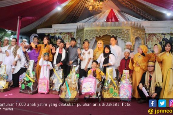 Puluhan Artis Beri Santunan untuk 1.000 anak Yatim - JPNN.COM